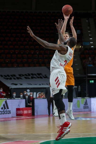 起了深入的 起了深入的