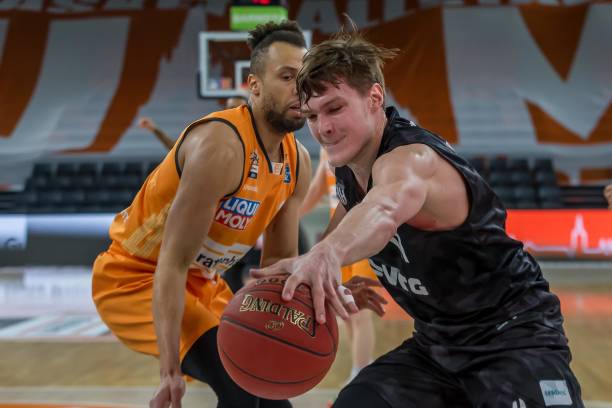 场上展现出 场上展现出