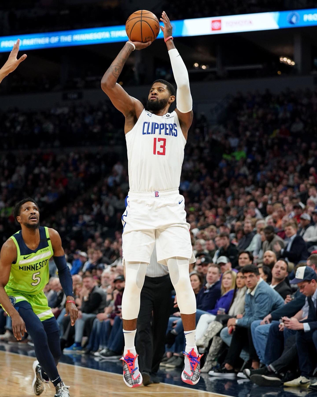 通过一系列 通过一系列